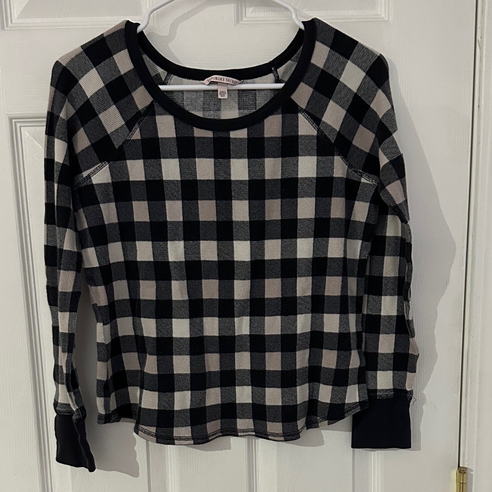 Victoria's Secret Black and Gray Knit Top Size Small with label on back